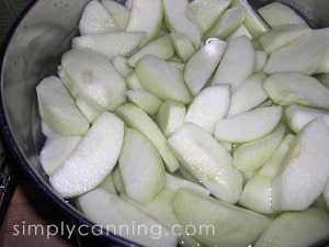 Peeled and sliced apples.